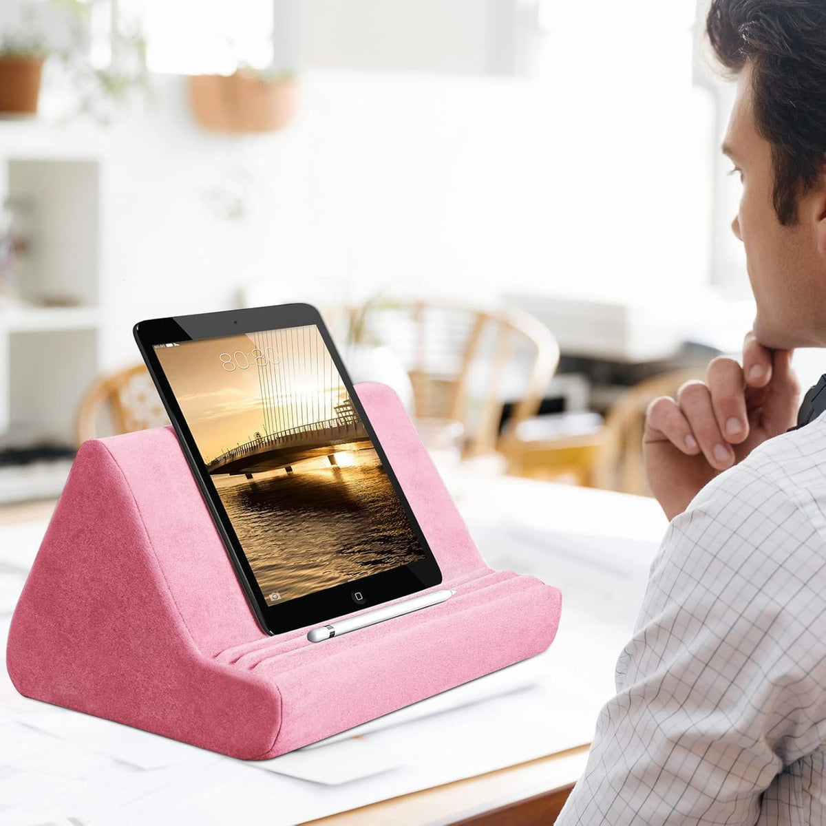 Soft Tablet Stand Pillow with Pocket,Adjustable 3 Viewing Angle,Lazy Holder for Bed Sofa,Compatible with iPads Tablets eReaders Smartphones Books Magazines (Light Pink)