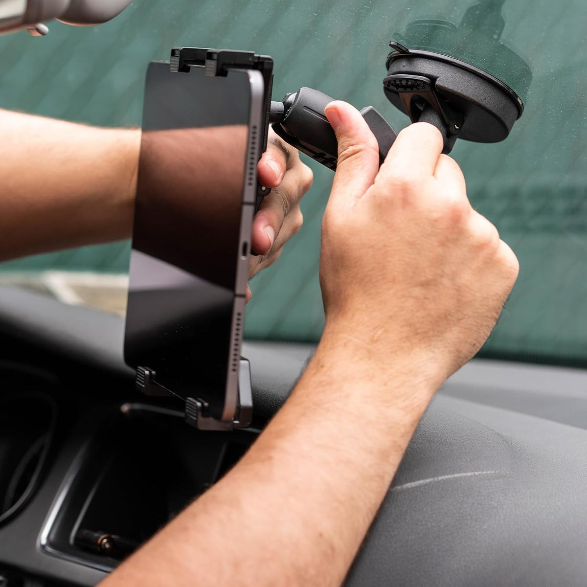 iBolt Tabdock BizMount -Holder/Mount with Suction Cup Base- for Your Windshield, Dashboard, or Desk - Compatible with All 7"-10" Tablets: iPad, Samsung Galaxy Tab, Google Nexus