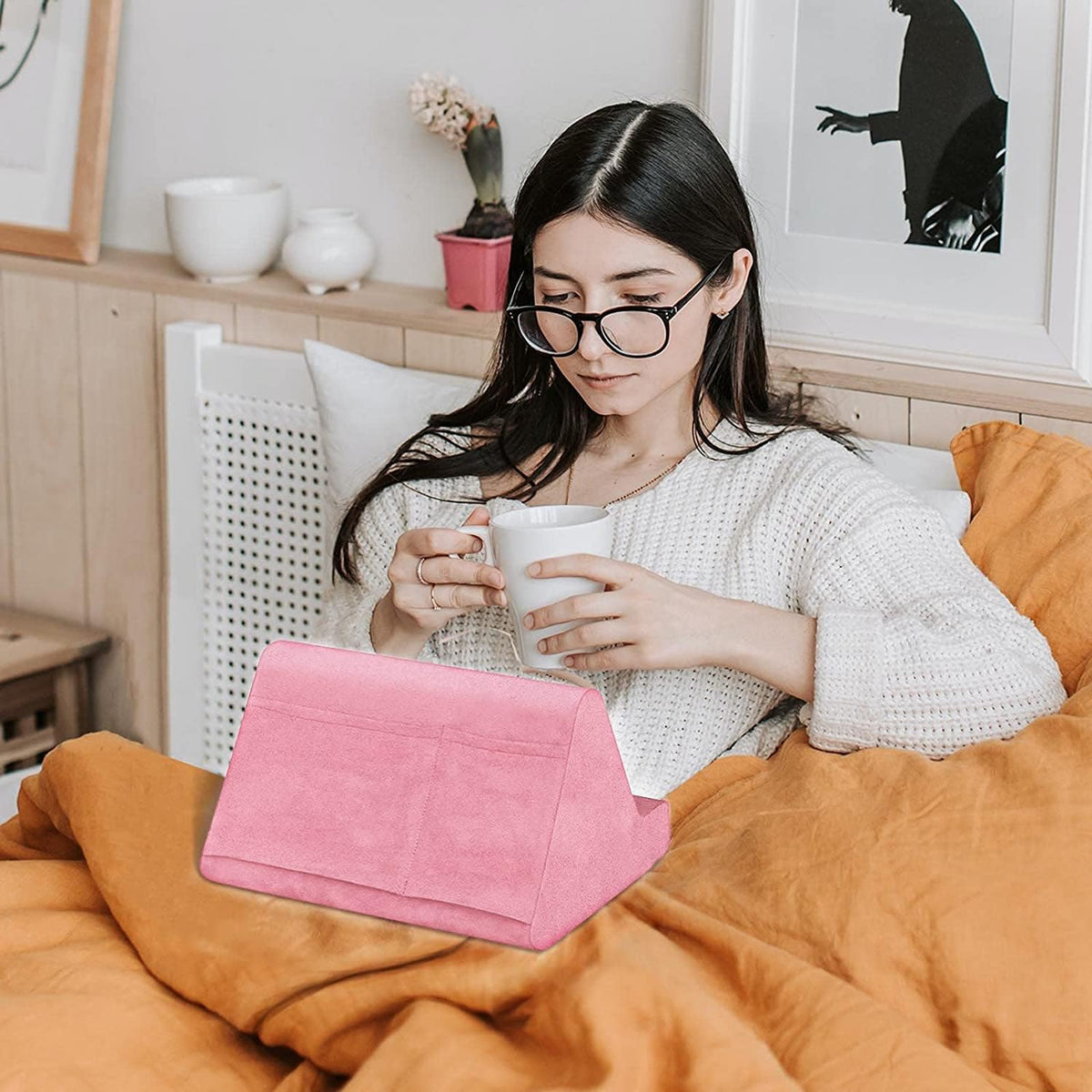Soft Tablet Stand Pillow with Pocket,Adjustable 3 Viewing Angle,Lazy Holder for Bed Sofa,Compatible with iPads Tablets eReaders Smartphones Books Magazines (Light Pink)