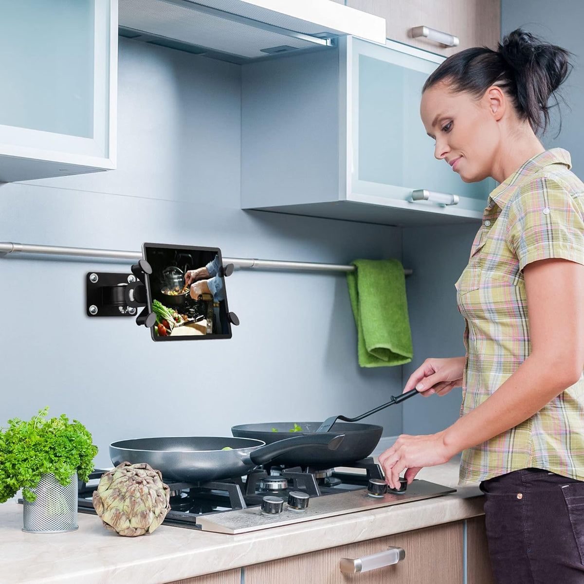 Tablet Wall Mount, Suitable for 7 to 13 inch Tablet PCs, Homes, Classrooms, Medical Places, Business （Black）